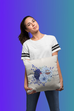 טען תמונה לגלריה, כרית מעוצבת בעיצוב פרחוני מהמם בגודל 40*40 ס"מ